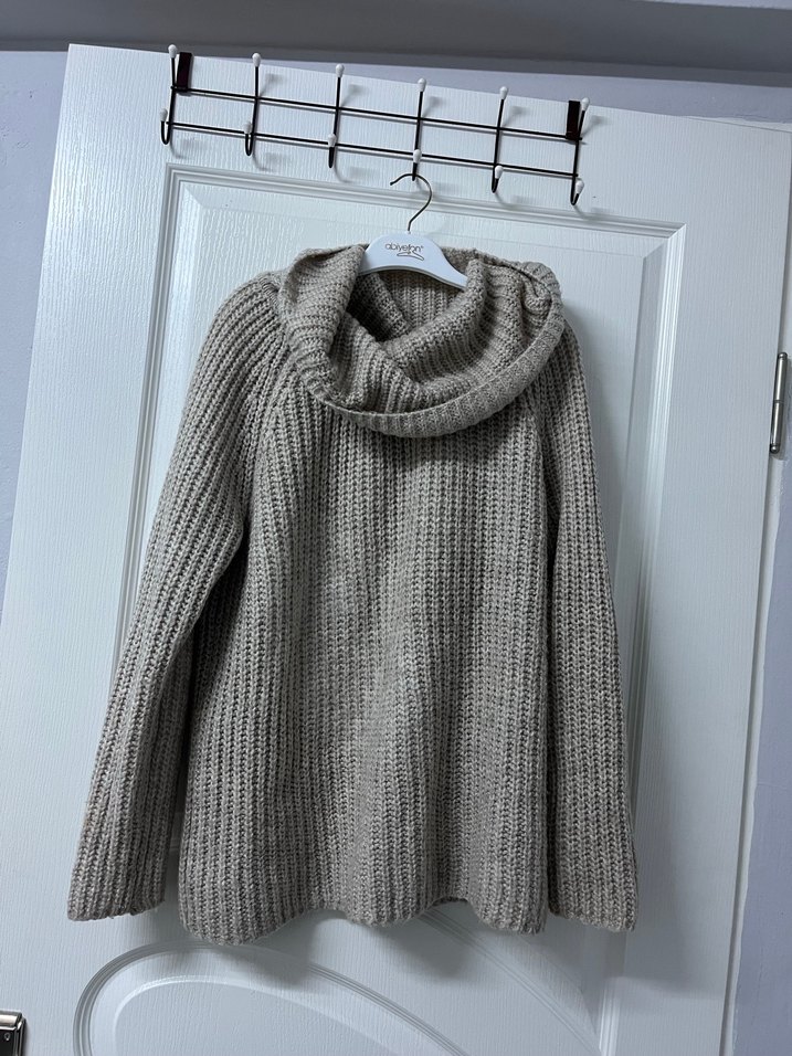 Bej Yüksek Yakalı Örgü Kadın Kazak - Görsel 2