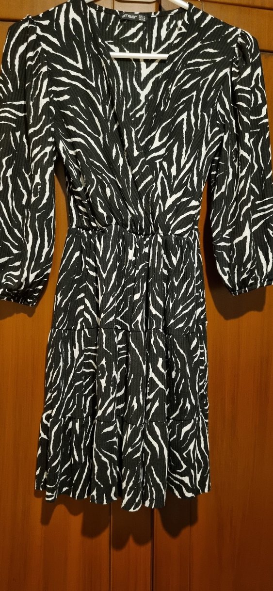 Zebra Desenli Uzun Piliseli V Yaka Elbise - Görsel 2