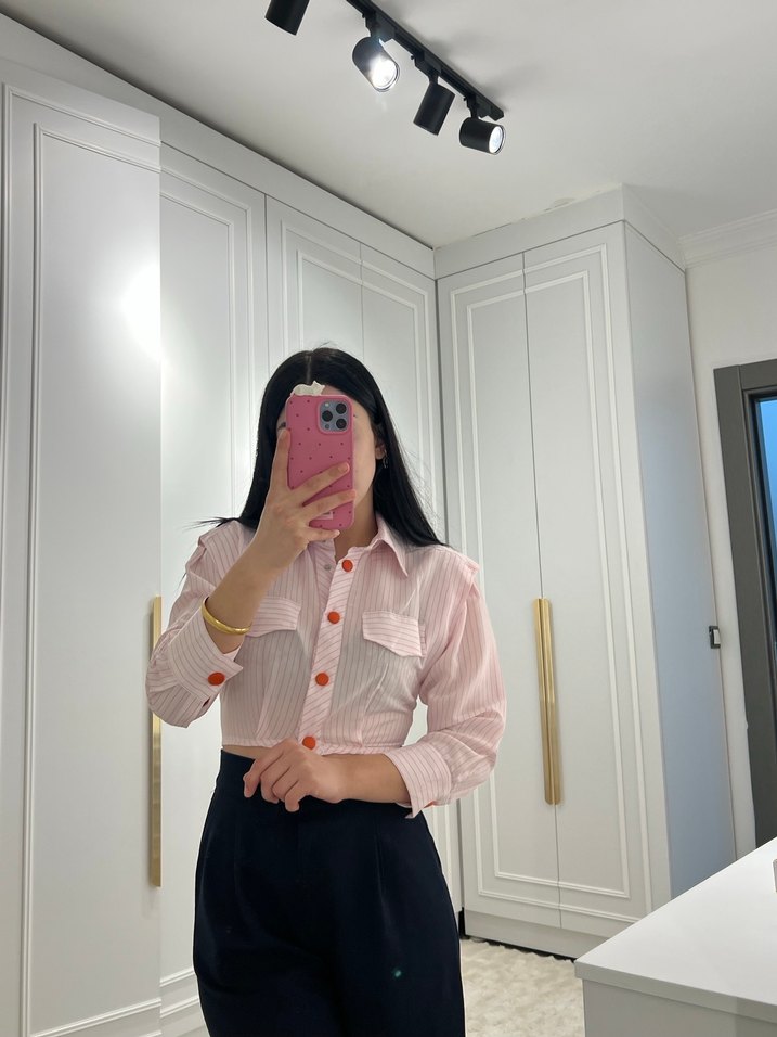Düğmeli Pembe Çizgili Kadın Gömlek - Görsel 2