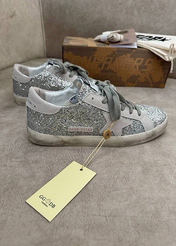 Golden Goose Deluxe Golden Goose Luxury Sneaker