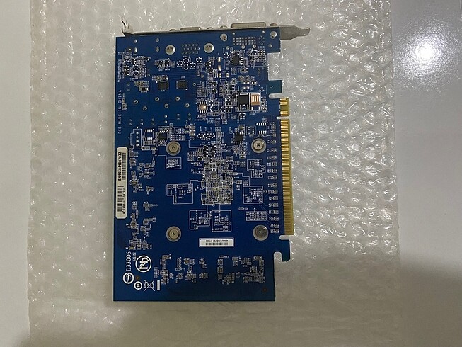 Gigabyte Gt420 ekran kartı