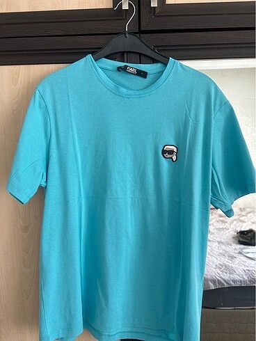 Karl lagerfeld ihraç fazlası M beden t shirt turkuaz