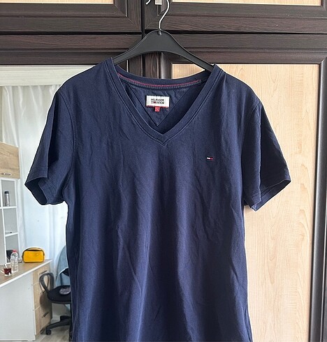 Tommy Hilfiger Orjinal V yaka t shirt L beden