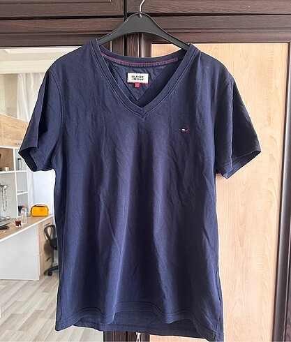 l Beden lacivert Renk Tommy Hilfiger Orjinal V yaka t shirt L beden