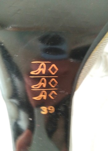 Gri Metal Tokalı Yılan Desenli Blok Topuklu Kadın Ayakkabı - Görsel 5