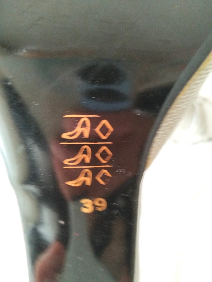 Gri Metal Tokalı Yılan Desenli Blok Topuklu Kadın Ayakkabı - Görsel 5