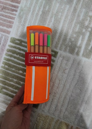 Stabilo point 88 0.4 uçlu 25+5 adet kalem +4 hediye