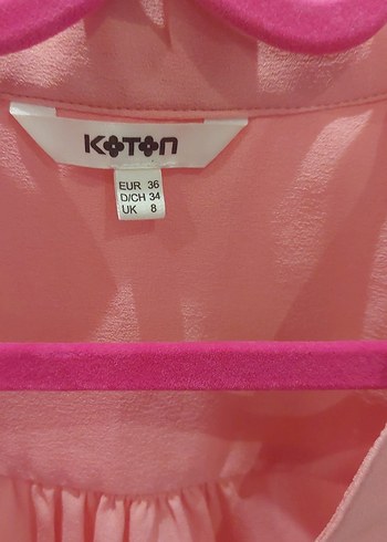 Koton Pudra Düğmeli V Yakalı Kolsuz Bluz