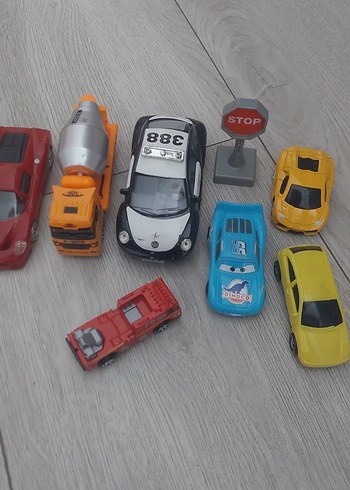 Renkli Mini Oyuncak Arabalar Seti