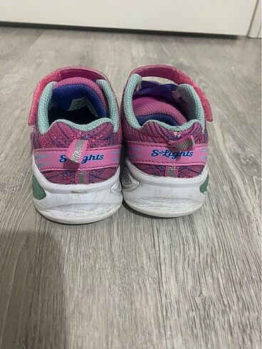 24 Beden pembe Renk Skechers ışıklı ayakkabı