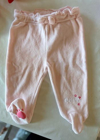 GUESS MARKA Kız Bebek Pembe Nakışlı Düğmeli Pantolon - Görsel 2