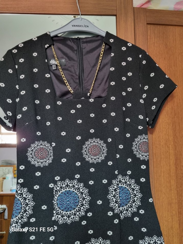 zincir Detaylı Siyah Bohem Midi Elbise - Görsel 3