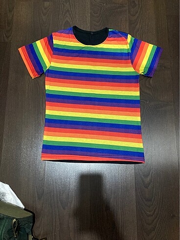 Renkli t-shirt