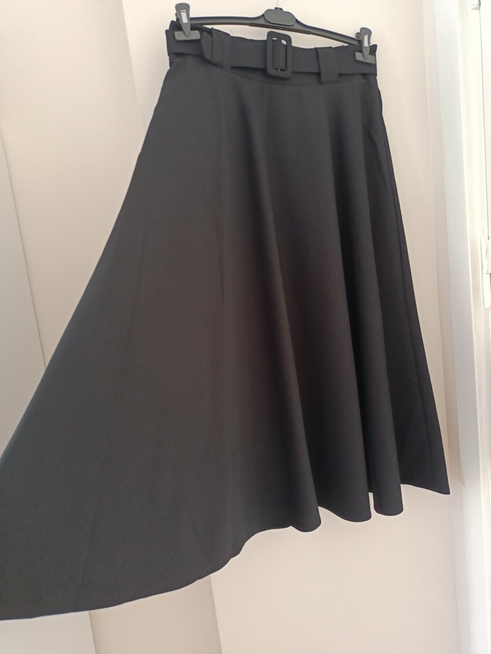 Kemer Detaylı Siyah Uzun Etek - Görsel 4