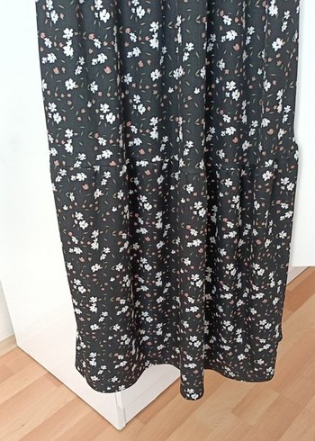 Dantel Detaylı Mor Elbise ve çiçek desenli siyah elbise - Görsel 10