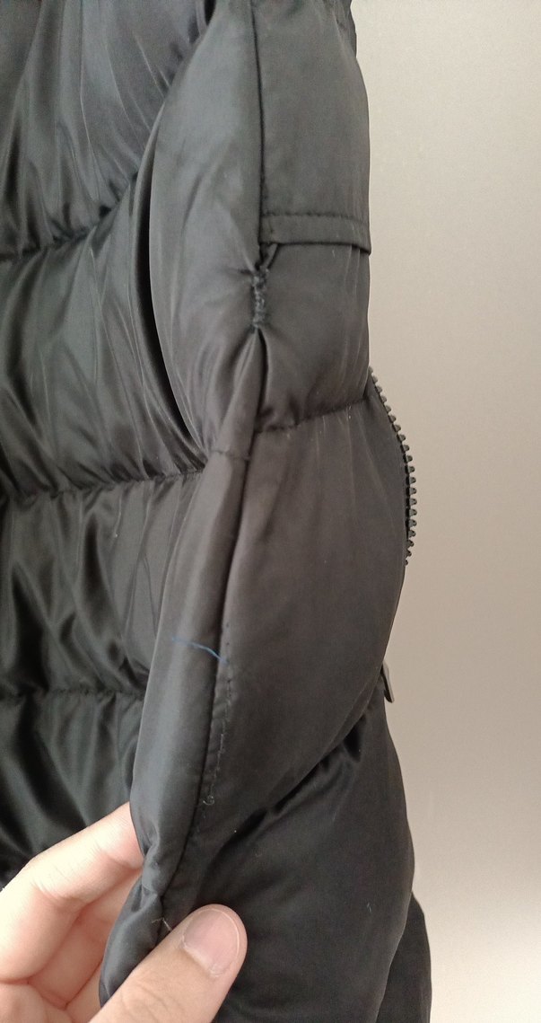 siyah Kapüşonlu Fermuarlı Kadın şişme Yelek - Görsel 3