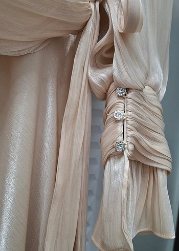 Beyaz Drapeli Uzun Kollu Tesettür Elbise - Görsel 7