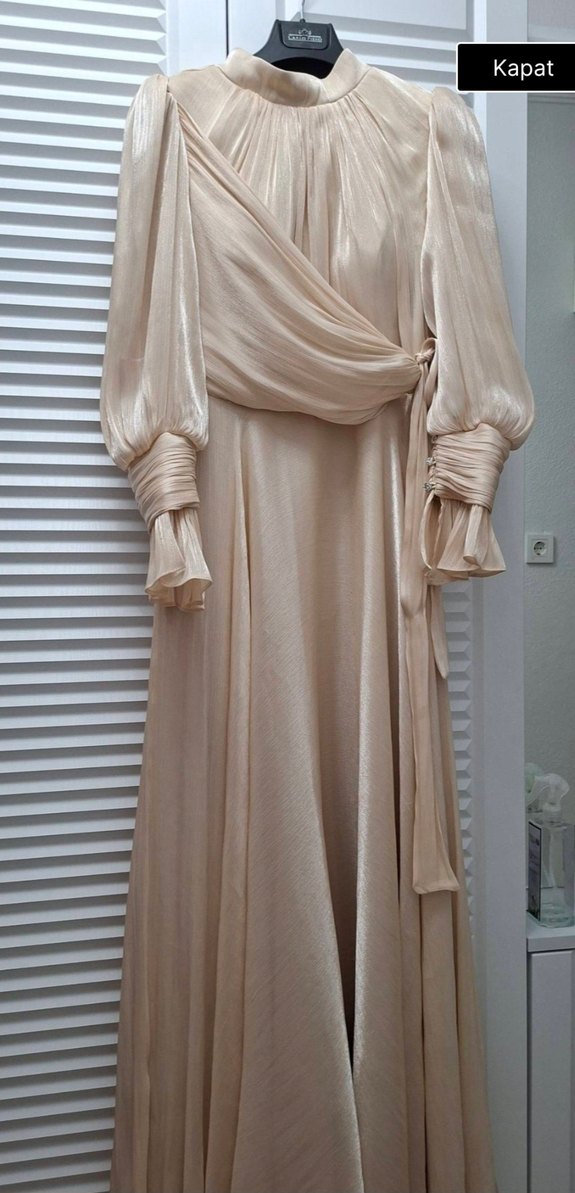 Beyaz Drapeli Uzun Kollu Tesettür Elbise - Görsel 2