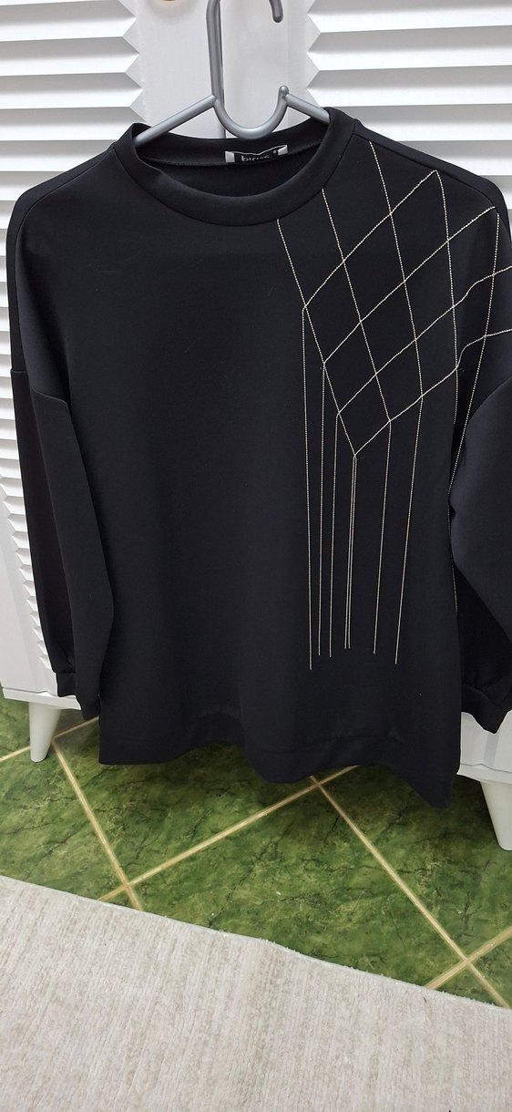 Siyah Baskılı Salaş Kadın Sweatshirt - Görsel 3