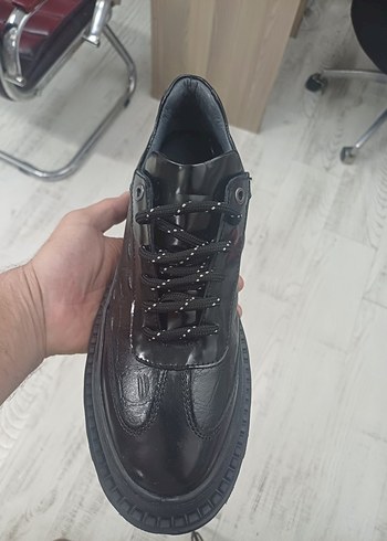inci Siyah Yılan Desenli Bağcıklı Erkek Spor Ayakkabı