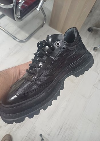Siyah Yılan Desenli Bağcıklı Erkek Spor Ayakkabı