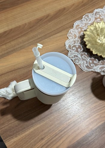 Pipetli Stanley Bej/Beyaz Termos - Görsel 4