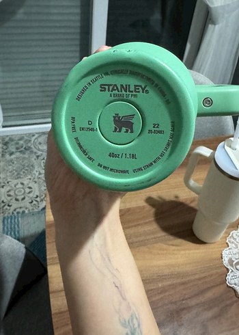 Pipetli Yeşil Stanley Termos - Görsel 3