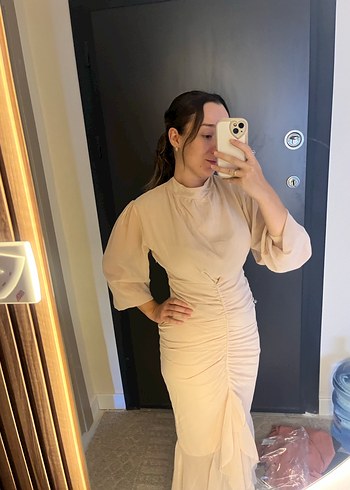 Şeffaf Detaylı Bej Uzun Kollu Uzun Elbise - Görsel 2