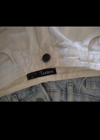 Beyaz Yırtık Mini Denim Şort - Görsel 3