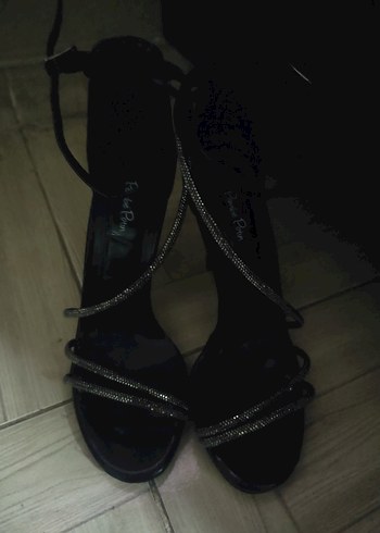 Siyah Parlak Yılan Desenli Topuklu Ayakkabı - Görsel 4