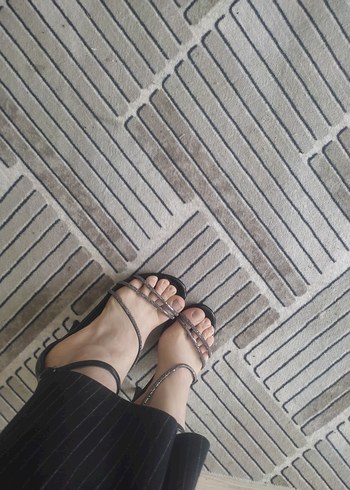 Bej yılan desenli tokalı ince topuklu kadın ayakkabı - Görsel 2