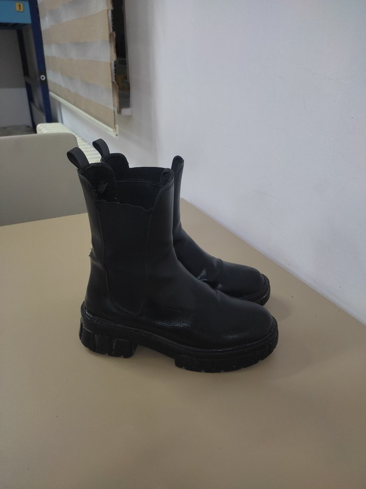 Siyah Platform Topuklu Kadın Lastik Bot - Görsel 2