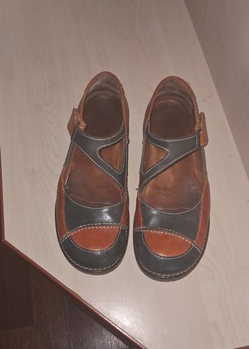 Haki yeşil ve kiremit rengi kadın ayakkabı