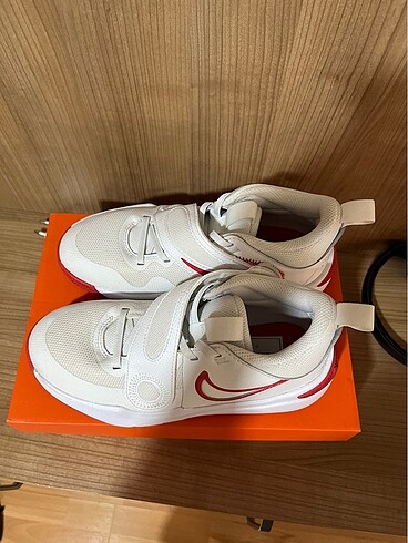 37,5 Beden Nike team hustle d11