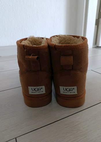 Ugg UGG bot