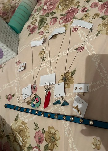 Beden çeşitli Renk Takı Seti hepsinin fiyatıdır