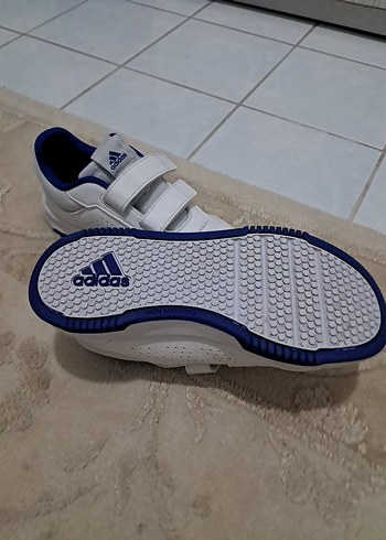 34 Beden Adidas Beyaz Erkek Çocuk Spor Ayakkabı