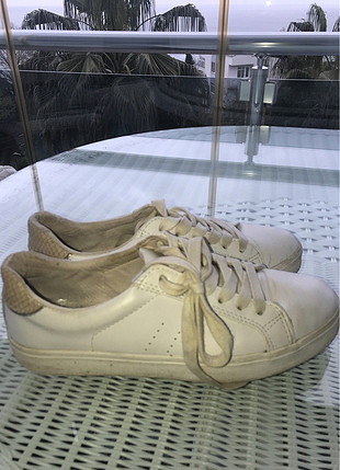 Bershka Beyaz ayakkabı