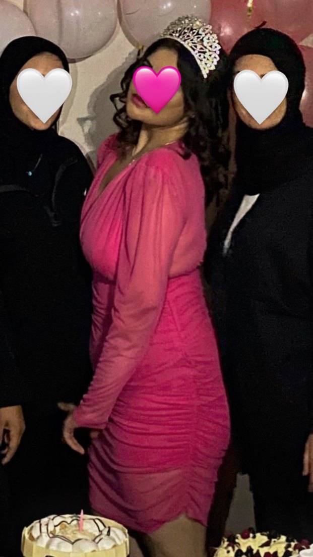 Pembe V Yakalı  kısa elbise - Görsel 2