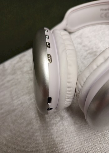 Beyaz ve Gri Piranha Kablosuz Kulaklık hic kullanilmamis - Görsel 5