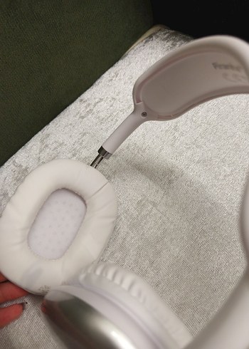 Beyaz ve Gri Piranha Kablosuz Kulaklık hic kullanilmamis - Görsel 2