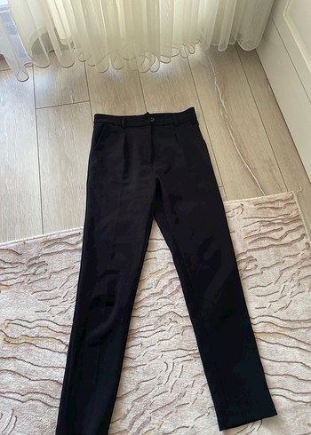 Kadın Siyah Pilili Kumaş Pantolon