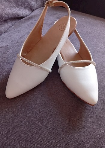 Beyaz Stiletto babet Ayakkabı