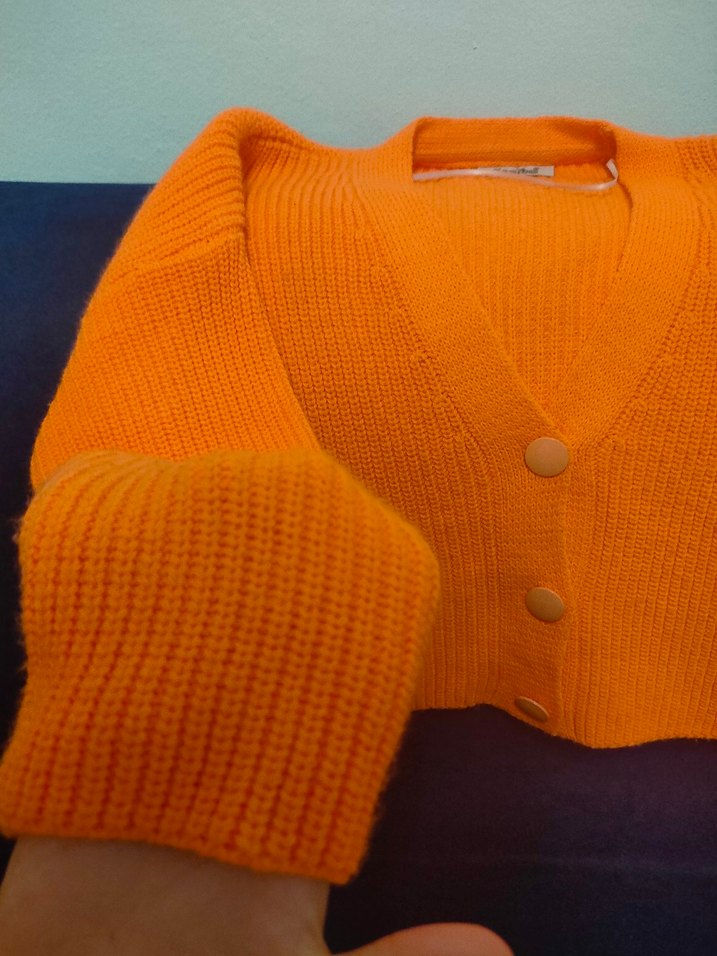 Turuncu Örgü V Yaka Salaş Hırka - Görsel 4