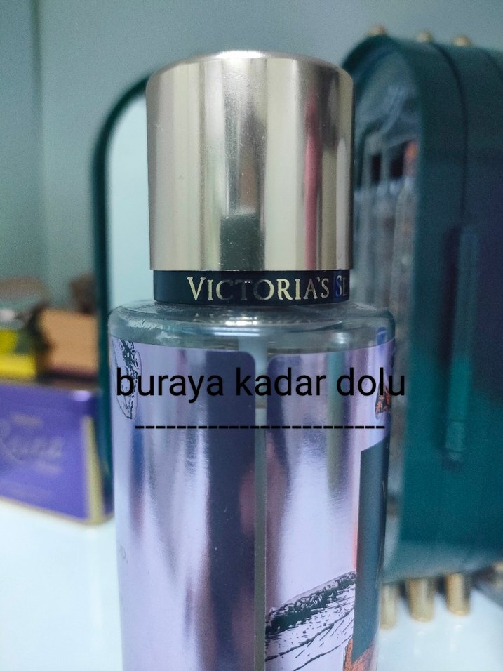 Victoria's Secret Love Spell Noir Kadın vücut spreyi parfümü - Görsel 2