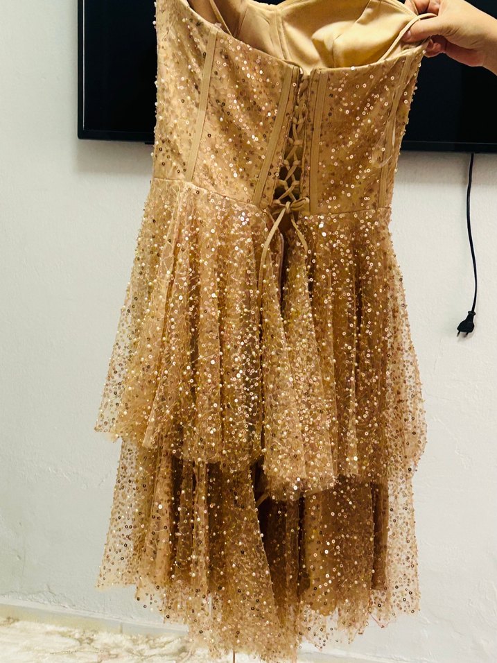 Parlak Altın Mini Straplez Abiye Elbise - Görsel 4