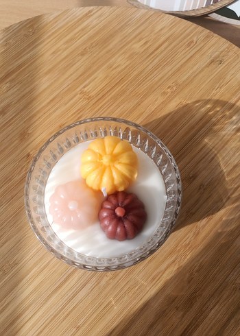 Diğer şeffaf kase içinde balkabağı dekoratif doğal soya mum
