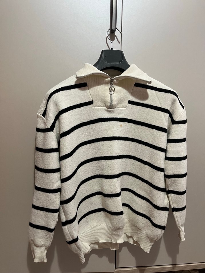 Siyah Çizgili Beyaz Kadın Triko Kazak - Görsel 3