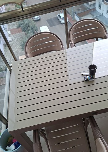 Çağdaş Tarzda Bej Gri Masa Takımı - Görsel 4