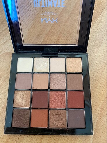  Beden NYX Far Paleti